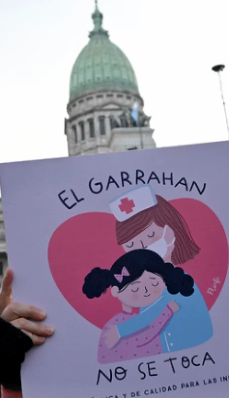 Protesta del personal del Hospital Garrahan en el Congreso.