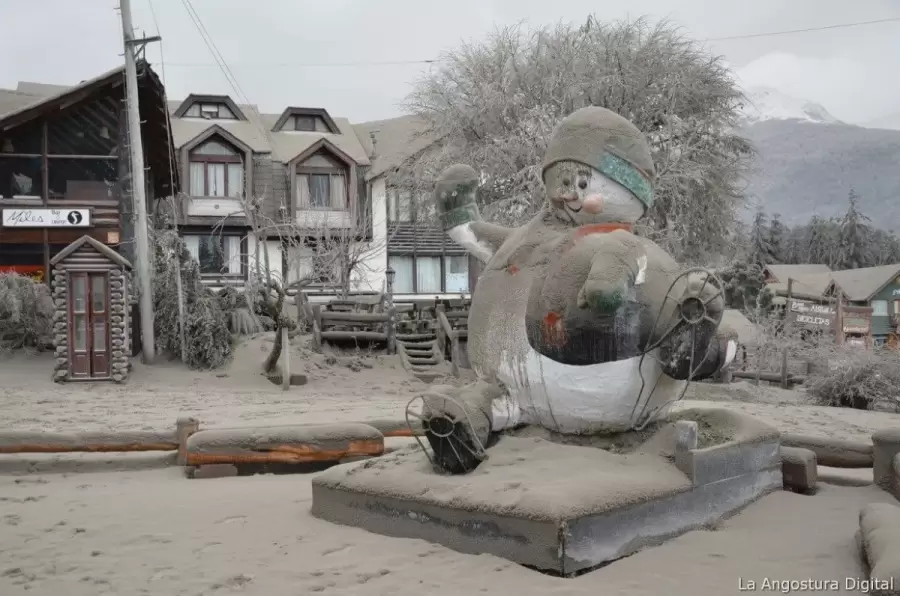 La erupción del volcán Puyehue afectó a Villa La Angostura.