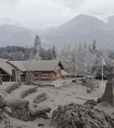 La erupción del volcán Puyehue afectó a Villa La Angostura.