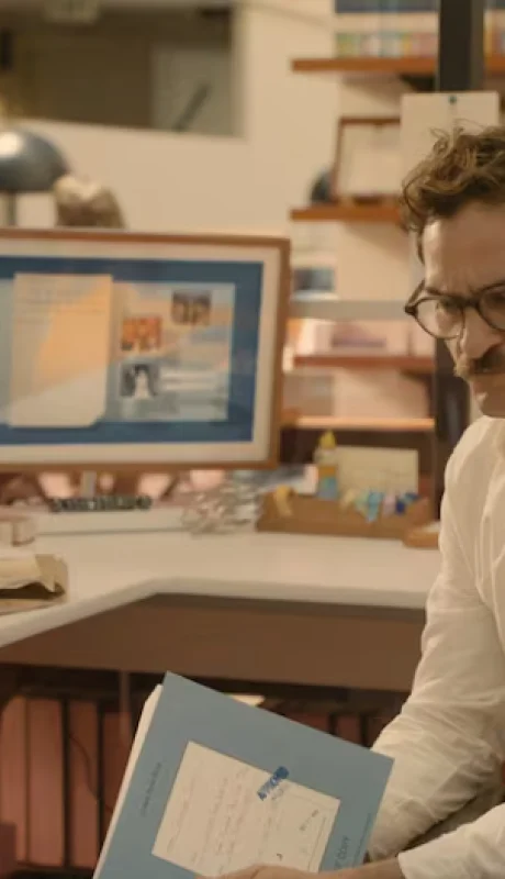 Joaquin Phoenix, en la pelicula "Her", de Spike Jonze, donde el protagonista entabla una relación sentimental con una inteligencia artificial.