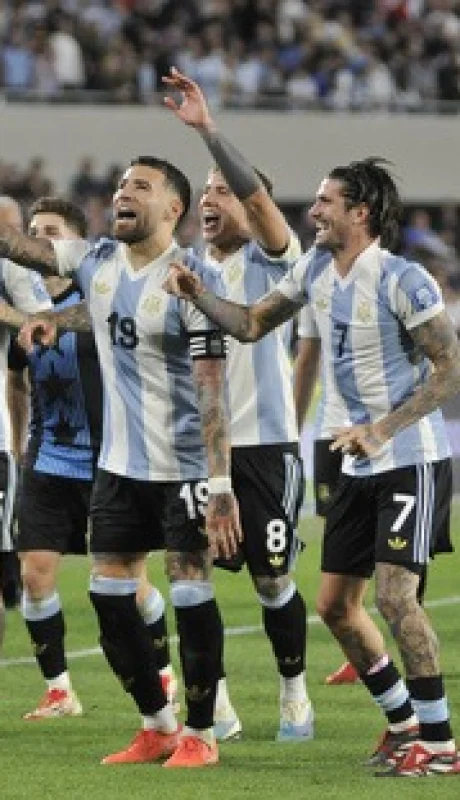 La Scaloneta sale nuevamente a lucir sus tres estrellas en el escudo.