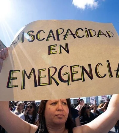 Reclamos y protestas frente al Congreso