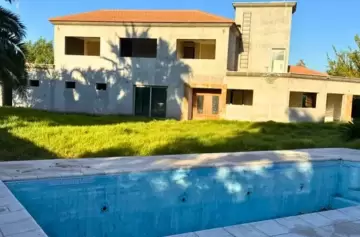 Cornejo celebró la subasta de la mansión de Luis Lobos