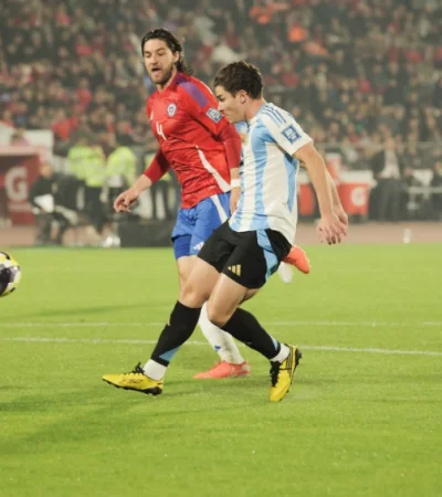 Julián Álvarez marcó un golazo.