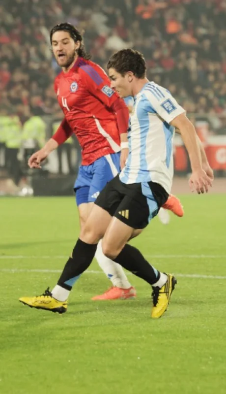 Julián Álvarez marcó un golazo.