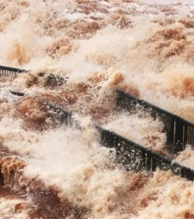 Las lluvias obligan a cerrar accesos en Iguazú.