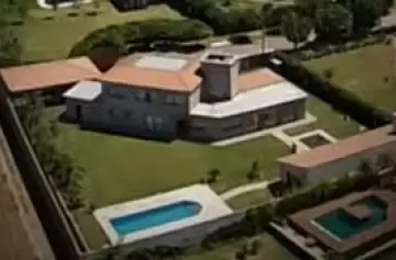 Mendoza subastó la mansión de un ex intendente y las aulas serán las beneficiadas