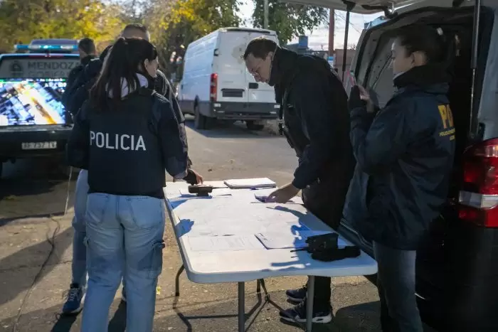 El allanamiento en Las Heras encontró drogas y armas