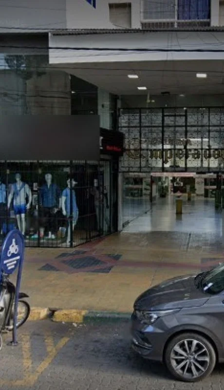 Una joven pareja fue encontrada sin vida en un departamento de alquiler temporario de una galería céntrica de Mendoza/ Fuente Google Maps