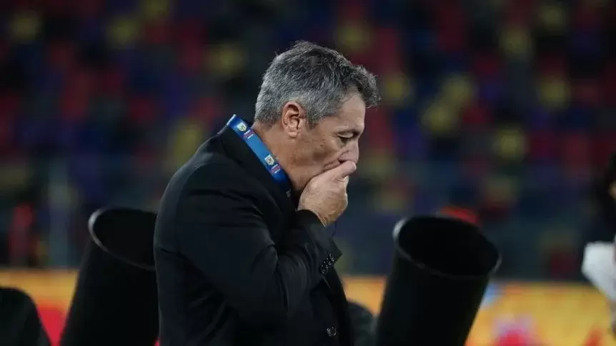 Frank Kudelka besó la medalla del sub campeón