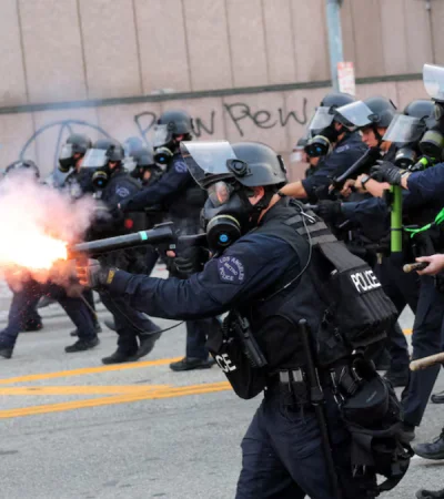 La represión policial derivó en detenciones