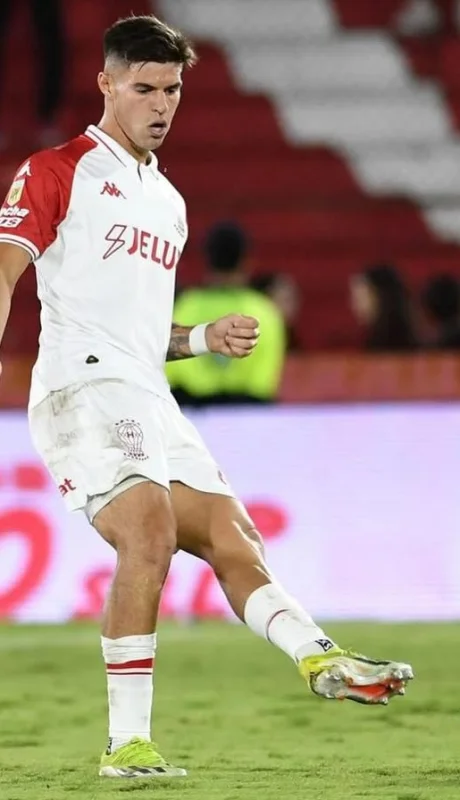 Marco Pellegrino está desgarrado.