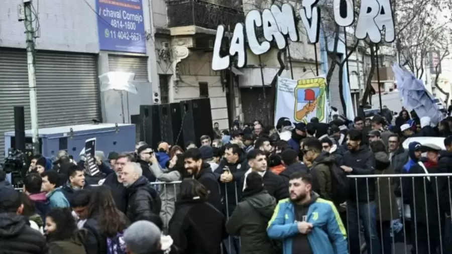 Vigilia de militantes en defensa de la expresidenta