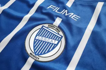 Godoy Cruz presenta nueva camiseta con un guiño histórico