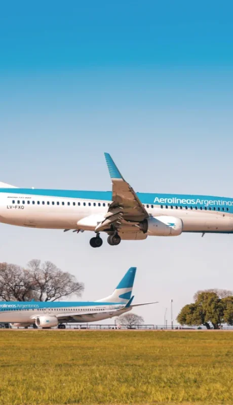 Aerolíneas Argentinas cancelará mañana 22 vuelos y reprogramará 28/