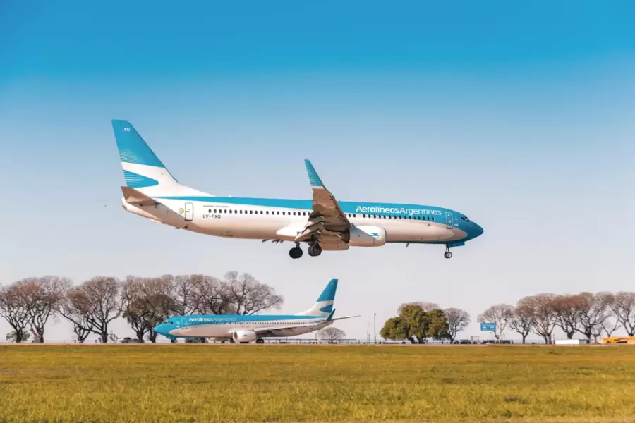 Aerolíneas Argentinas cancelará mañana 22 vuelos y reprogramará 28/