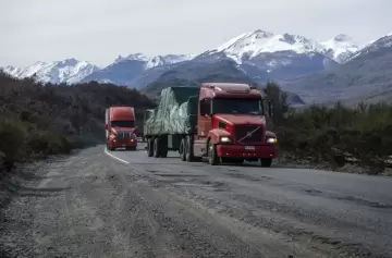 Camioneros chilenos advirtieron que no pagarán más para transitar por la Ruta 40