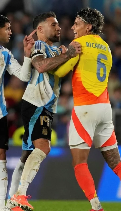 El empate dejó cruces calientes, gestos provocadores y momentos virales que explotaron en redes.