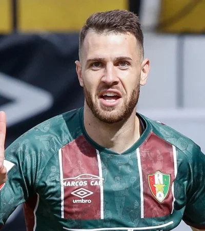 Bucca llega a Mendoza para firmar su contrato.