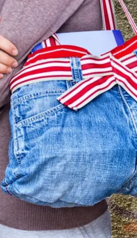 Con un jean viejo podés hacer un elegante bolso
