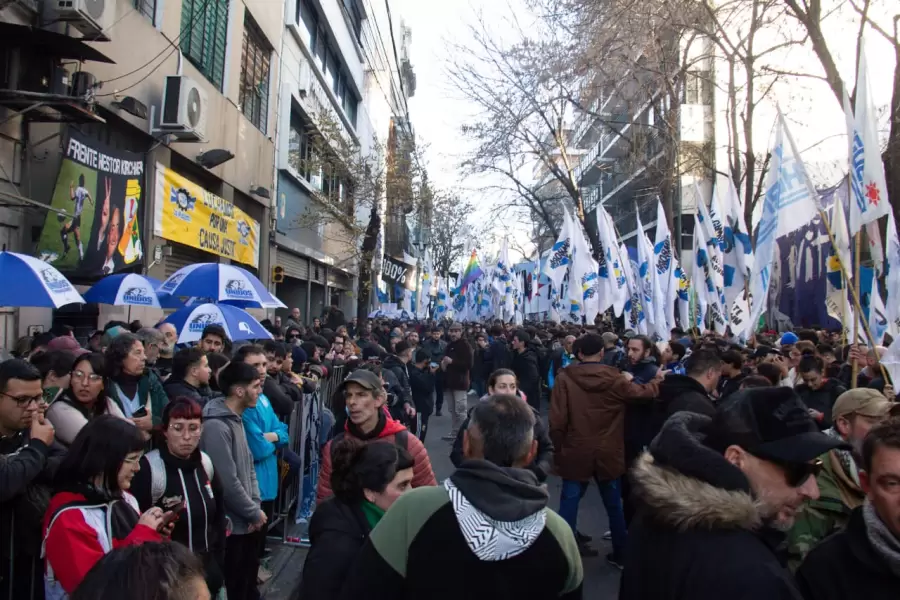 Vigilia permanente de los seguidores de CFK