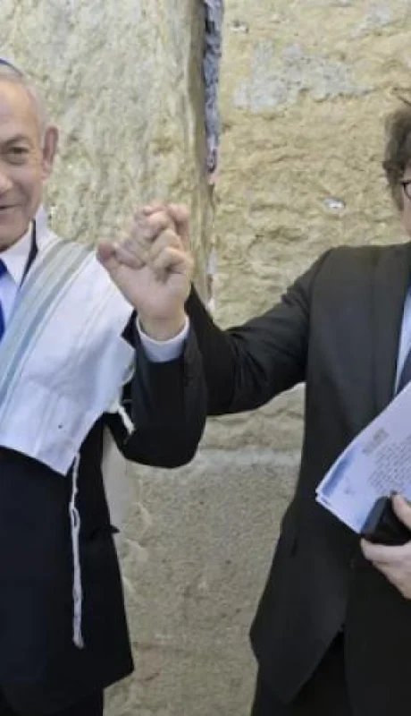 Milei volvió a despedirse de Israel en el murallón religioso, pero no lo hizo solo.