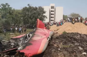 Tragedia aérea en India: hallaron la caja negra y un pasajero se salvó por milagro