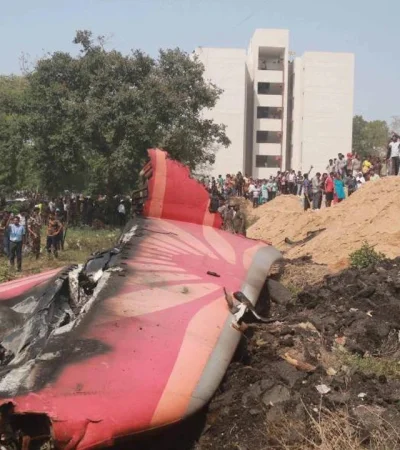 Al menos 290 personas murieron por el accidente aéreo según informaron desde el Hospital Civil de Ahmedabad.