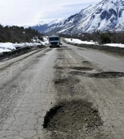El gobernador de Río Negro reclamó por la falta de inversión en rutas nacionales.