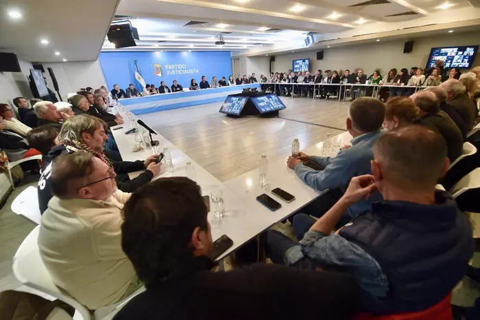 "El peronismo tiene una responsabilidad de hacer autocríticas. Pero la autocrítica no es encerrarse en una habitación y echarse culpas" (E. Toniolli)