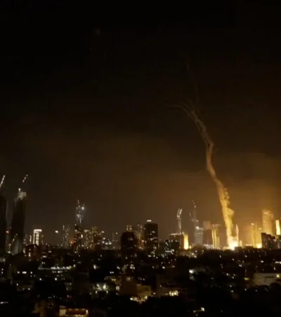 Todo Tel Aviv se encuentra en alerta. La "Cúpula de Hierro" no pudo detectar todos los misiles balísticos que cayeron sobre la capital israelí.