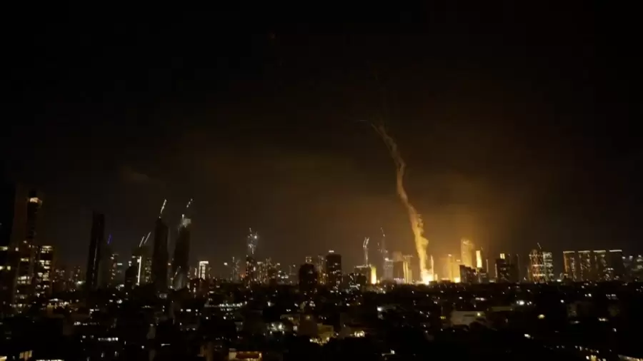 Todo Tel Aviv se encuentra en alerta. La "Cúpula de Hierro" no pudo detectar todos los misiles balísticos que cayeron sobre la capital israelí.