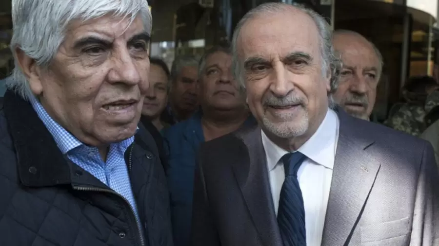 Daniel Llermanos junto a Hugo Moyano