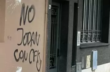 Volvieron a atacar a un medio de comunicación, esta vez le tocó a Radio Rivadavia