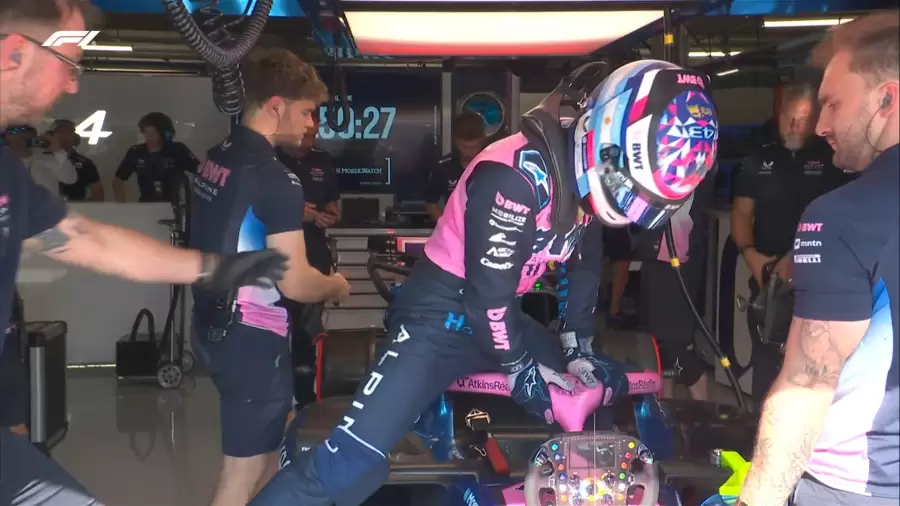 Franco Colapinto desciende de su coche tras la Q2