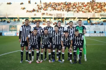 Gimnasia y Esgrima de Mendoza empató y sigue en la pelea por la Primera Nacional