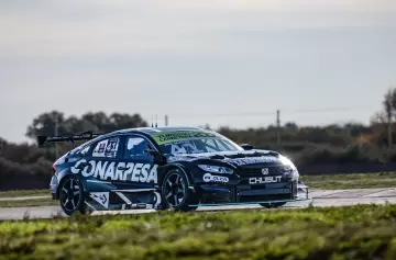 Con sello mendocino: Santero sigue puntero, Llaver hizo podio y Antolín afuera por toque