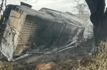 Tragedia: iba a celebrar el Día del Padre con su hija, volcó la camioneta y la nena murió