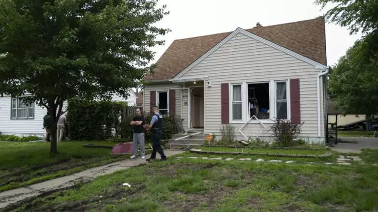 La vivienda del principal sospechoso en el caso del asesinato de la congresista y el ataque al parlamentario fue allanada por las autoridades.