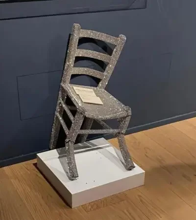 La silla de Van Gogh fue dañada por una pareja en el Palazzo Maffei.