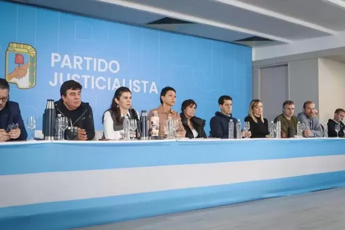 Intendentes peronistas, reunidos para coordinar la movilización en apoyo a Cristina Fernández.
