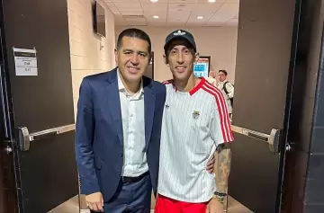 Tras el caliente Boca - Benfica, vino el abrazo entre Riquelme y Di María