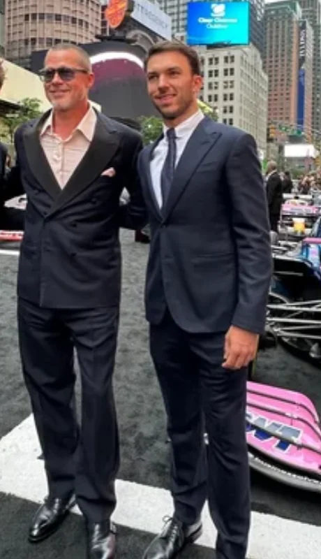 El piloto argentino se robó todas las miradas con su estilo juvenil y el cariño del público presente.