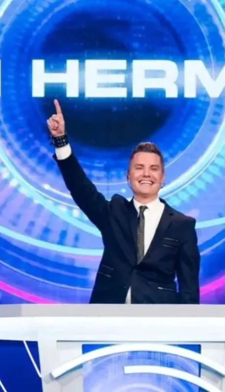 El correntino abandonó la casa de Gran Hermano con bronca y dejó un mensaje picante para sus excompañeras.