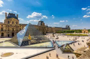 Protestas por calor extremo y falta de personal cierran el museo del Louvre