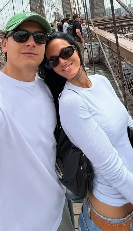 Oriana Sabatini y Dybala confirman el embarazo con un video: la pista del moño  sobre el sexo del bebé