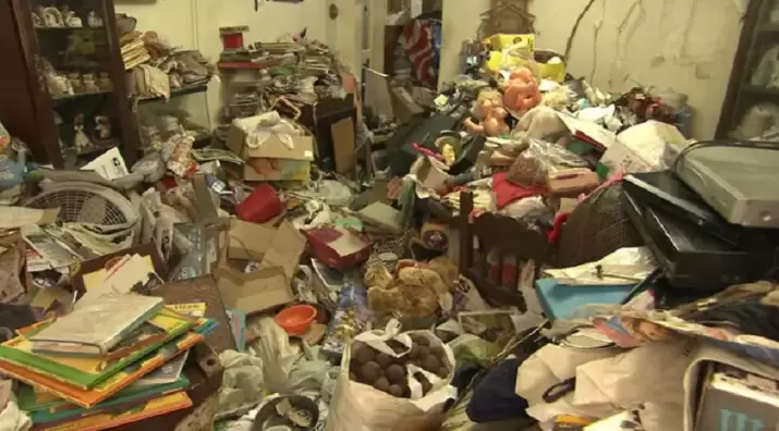 Hasta la fecha, no hay una cura. Pero lo más promisorio es la terapia cognitivo-conductual especializada en el trastorno de acumulación compulsiva.