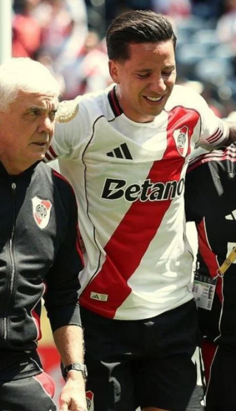 Driussi se retiró llorando del campo. /