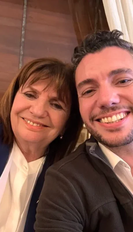 Damián Arabia junto a Patricia Bullrich/