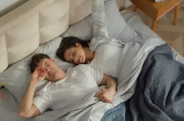 Dormir en pareja: los beneficios reales para la salud que confirma la ciencia